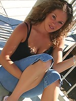 Jade shows off her perfect body!