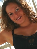 Jade shows off her perfect body!