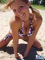 Beach teen squeezes her big boobies