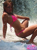 Leia shows off her perfect ass