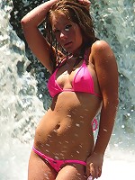 Leia shows off her perfect ass