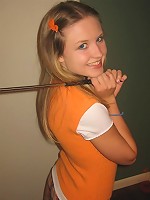 Kitty plays mini golf