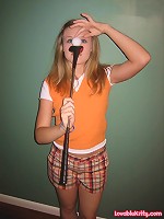 Kitty plays mini golf