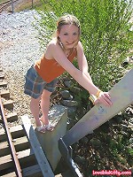 Kitty flashing in public