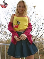 Shameless blonde teen