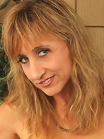 Sluty older MILF still gets it in with regularity!