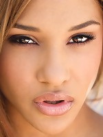 All natural Naja is the perfect babe!