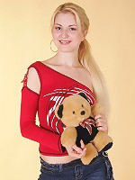 Blond teen hottie takes off her clothes and exposes her body