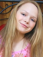 Blond Jenny exposing her pretty teen butt