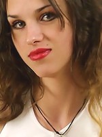 Amateur girl posing nude