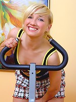 Working out her butt and boobies