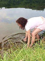 Outdoor sweetheart strokes cooter