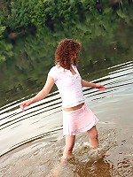 Outdoor sweetheart strokes cooter