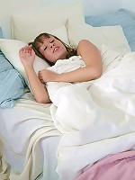 Teen beauty swallowing his spunk