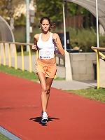 Fast running hottie strokes muff