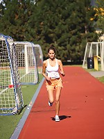 Fast running hottie strokes muff