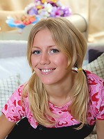 Teenage blonde nailed in her butt