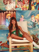 Brunette fondling her damp cooch