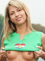 Horny chick outdoor masturbating