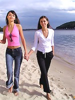 Two naughty teenie friends playin