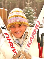 Teen plays with an icecold dildo