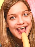 Firm teenage girl toying her slit