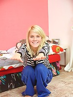 Bed making horny teenager nailed