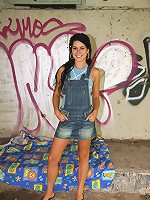 Teen under bridge pleasures pussy