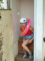 Webcam teenie needs to pee urgent