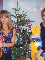 Brunette camgirl showing her body