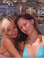 Camgirlie spreading her pussylips