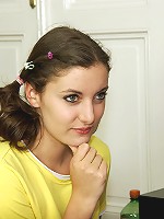 Firsttime teenie trying his cock