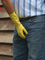 Working teenager fucks an old guy