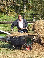 Sweet teen beauty seduces senior