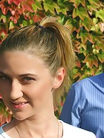 Horny babe fucked outdoor by paps