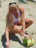 Dream Kelly's sexy sandbox play