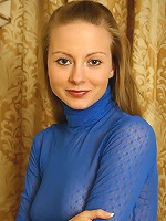 Naked girl shows her yummy young pussy and delicious ass