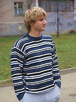 Young Russian teen Renata sucks and fucks on the bed