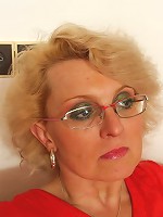 Mature has him nail her pussy