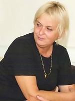 Fucking her gorgeous mature pussy after a few drinks is like being in heaven