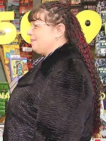 He met his mature date at the book store and he brings her home so he can pound her hard