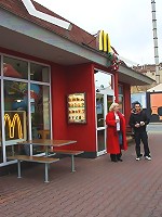 The mature pussy is steaming hot and the mature body is fat, flabby and aroused