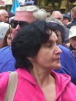 The mature tourist goes home with a young man and ends up riding his dick stick