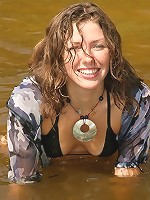 Teen spreads her pussy and fingers herself