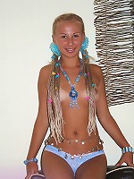 Did you see the fashion magazine in Karolina's hands? Oh… You are looking at her deep tanned body!