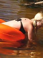 Teen takes off bikini