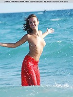 Anna naked at the sea side