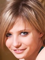 Sexy teen posing nude in her bed before going to sleep