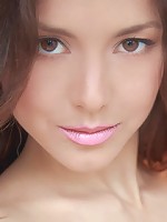 A stunning face and athletic phsique blessed with spectacularly long and lean legs, Divina demands your undivided attention.