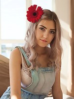 Presenting Eva Elfie